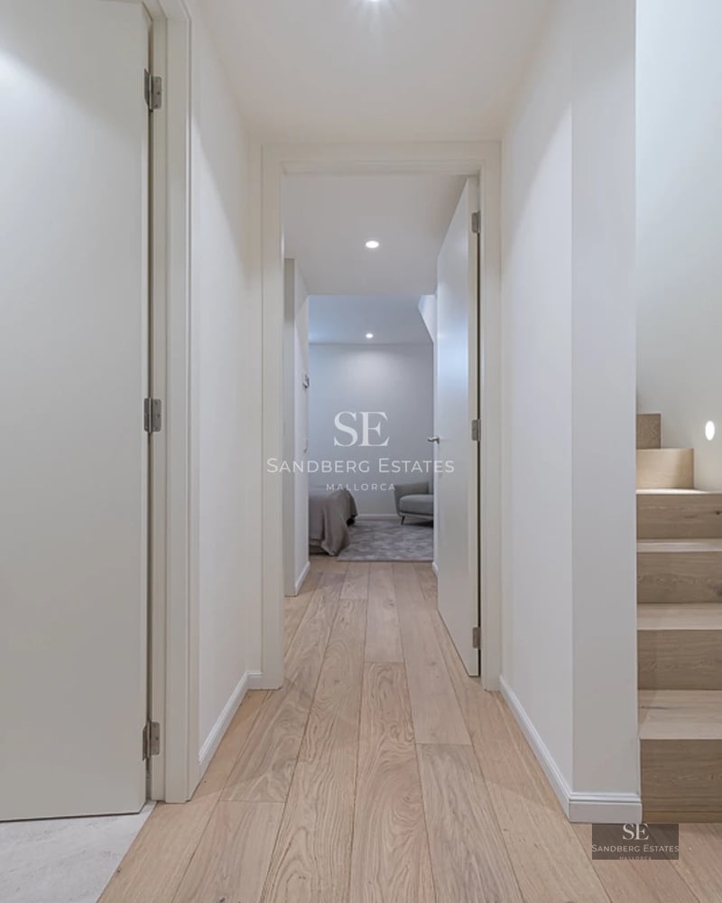 View of a modern villa with a pool, garden, and outdoor living area. Minimalist architecture and high-end finishes.