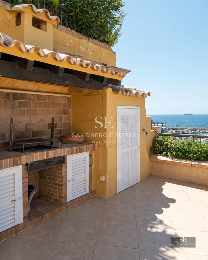 Expansive terrace with infinity pool and sea views. Modern design with stylish furniture and lush vegetation.