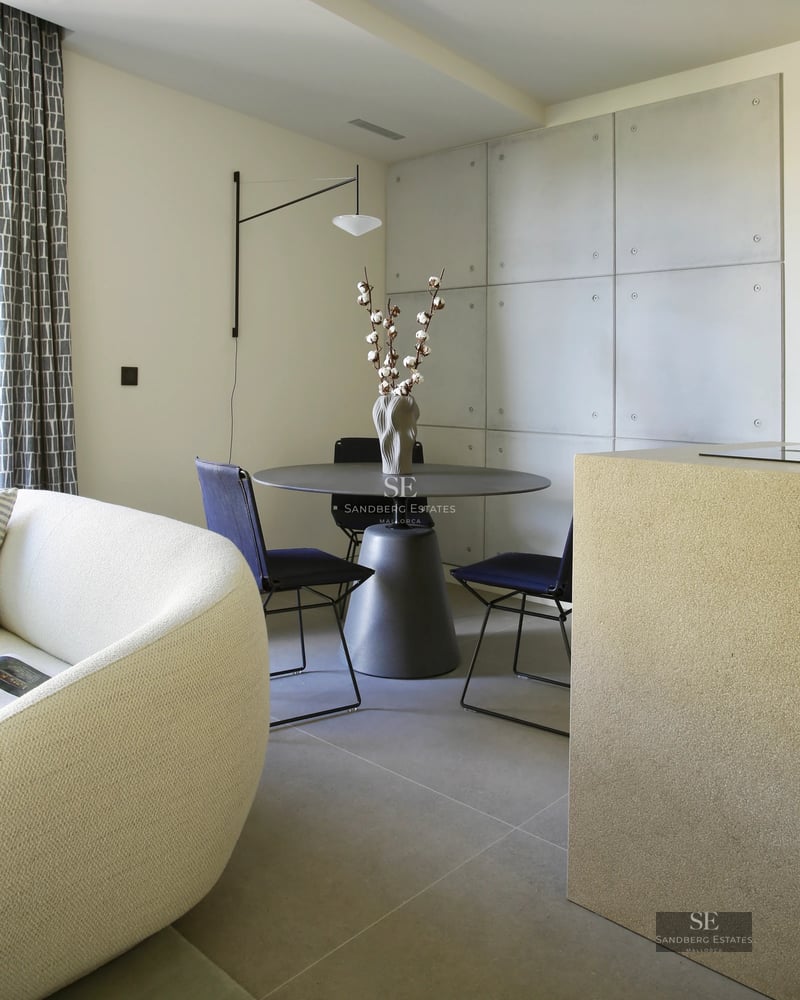 Exterior view of a modern house featuring a pool, garden, and large windows. Minimalist and elegant design showcasing luxury and comfort.