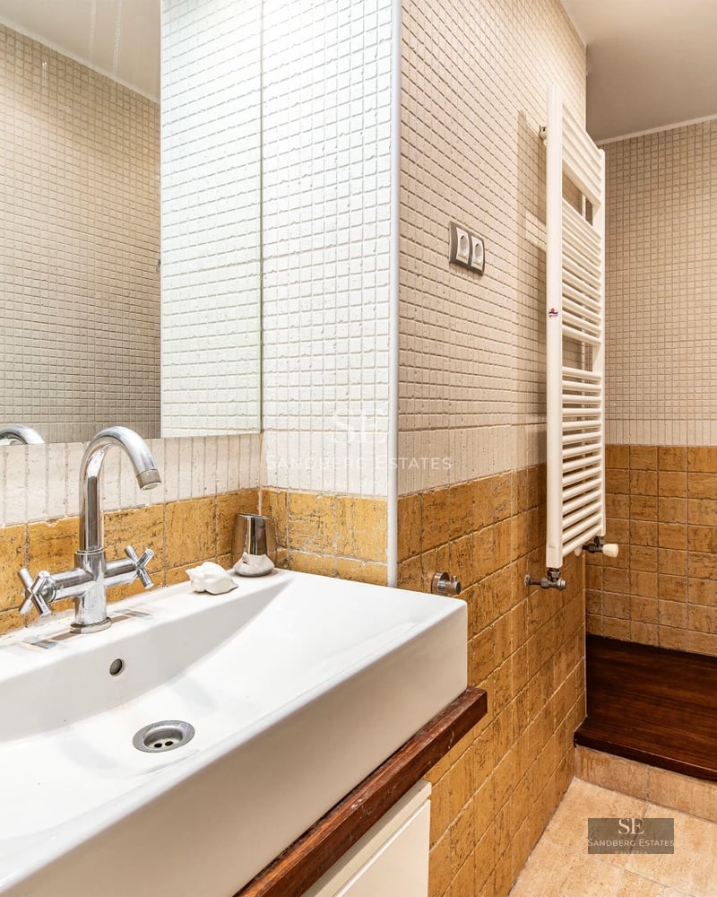 Exterior view of modern villa with infinity pool and large terraces. Minimalist architectural design featuring large windows.