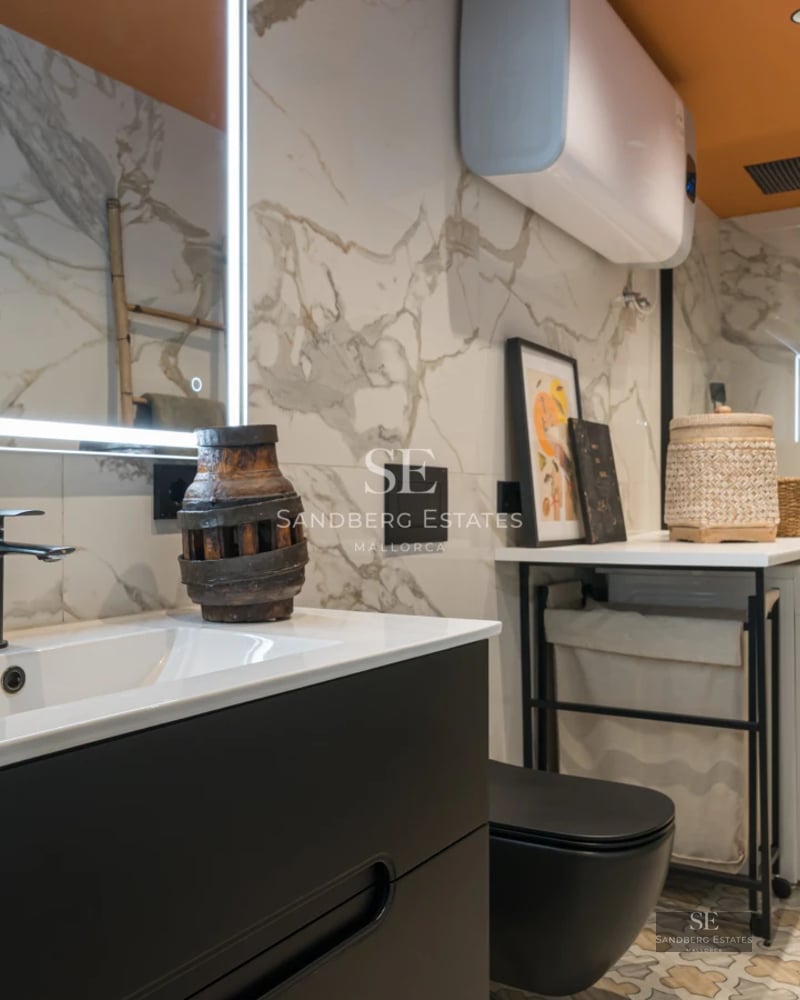 Sunset view of infinity pool. Modern architecture with large windows. Soft lighting and water reflections. Minimalist design.