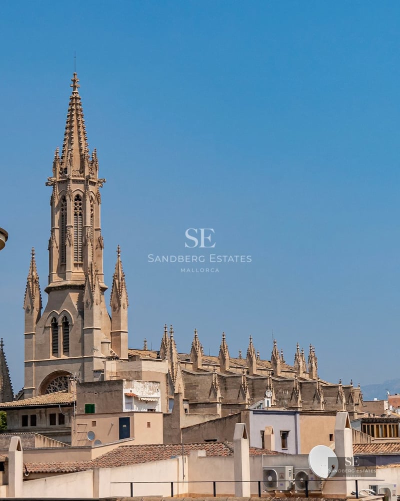 Exterior view of a modern villa featuring a pool, terrace, and garden. Minimalist architecture, expansive windows, and luxury finishes.