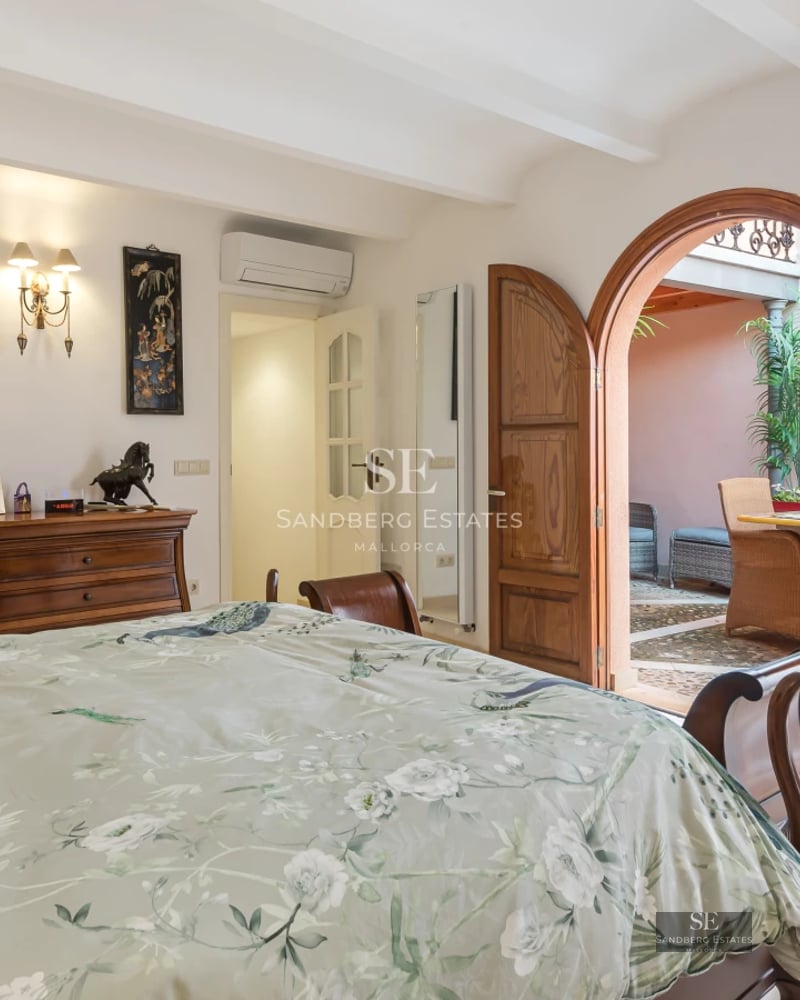 Spacious terrace with infinity pool, panoramic views, modern furniture, and lush vegetation. Elegant and minimalist architectural design.