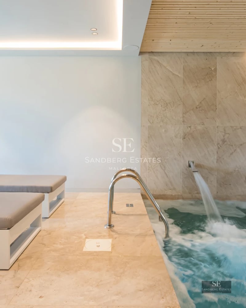 Exterior of a modern villa with pool, sun loungers, and lush vegetation. Minimalist design, high-end materials and abundant natural light.