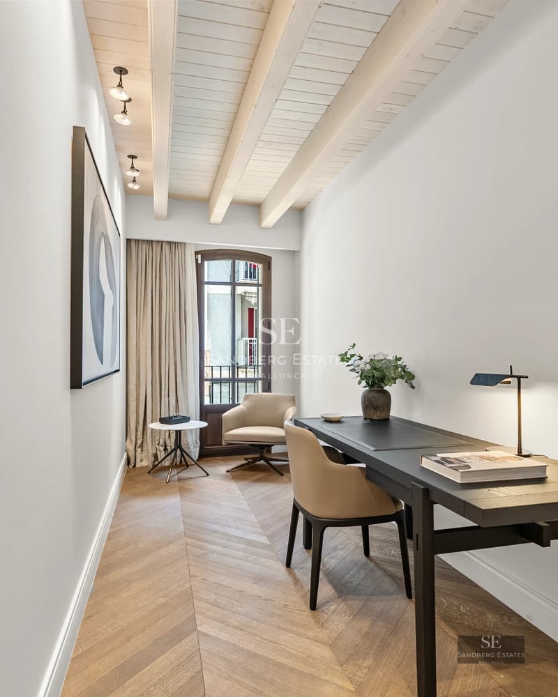 View of modern villa with infinity pool, spacious terraces, and lush garden. Minimalist design and high-quality finishes.