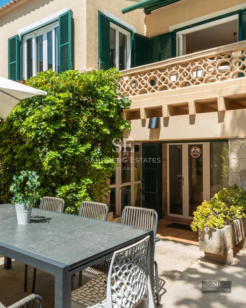 Exterior view of a modern villa with swimming pool. Minimalist architecture, large windows, lush garden, and elegant design.