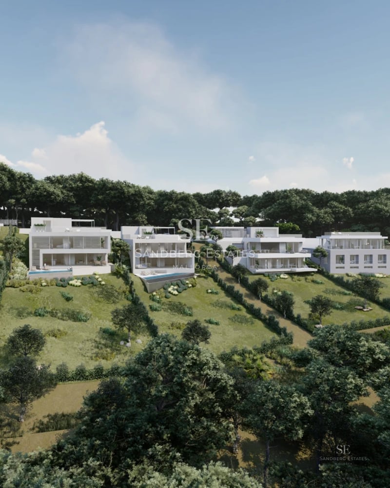 Spacious terrace with infinity pool. Panoramic views. Modern and elegant furniture. Ideal for relaxation and entertainment.