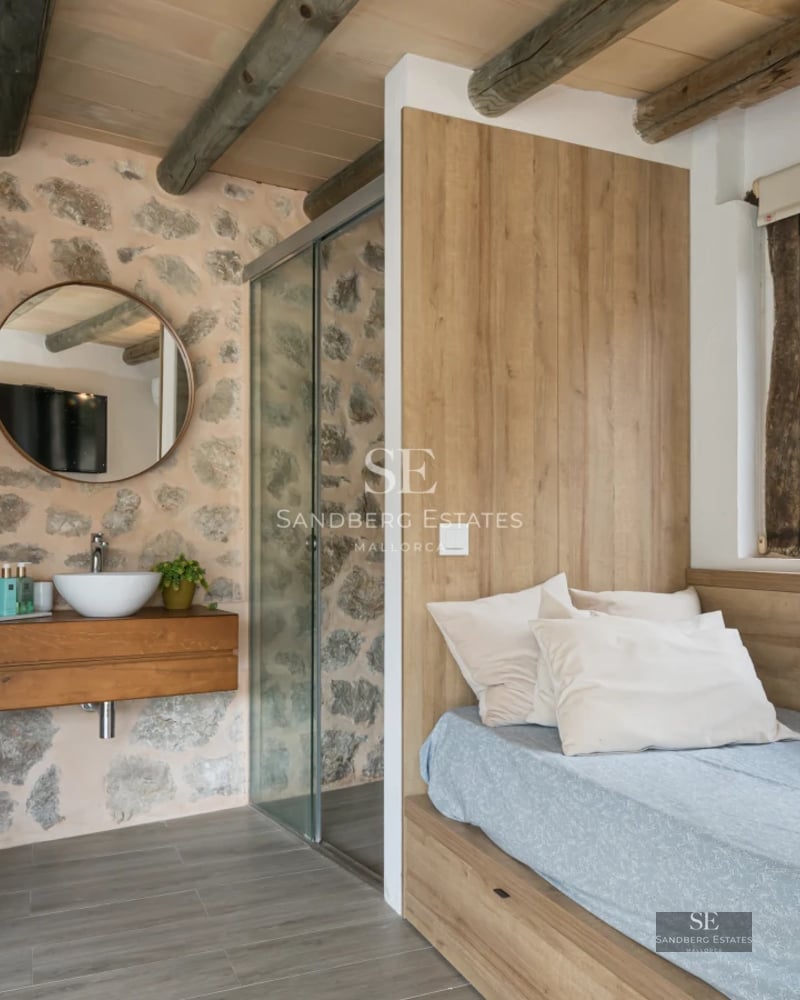 Exterior view of modern villa with infinity pool. Minimalist architecture, large windows, and lush landscaping.