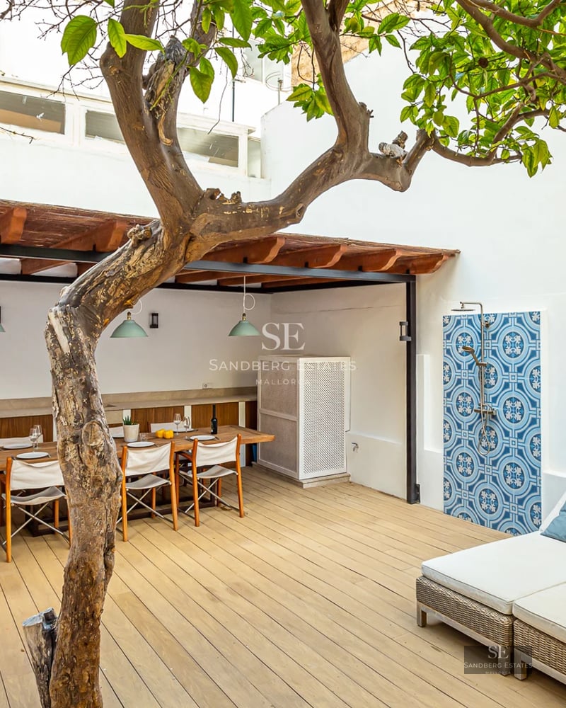 Bright living room with balcony and sea views. Modern design with light wood floors and elegant furnishings. Large windows.