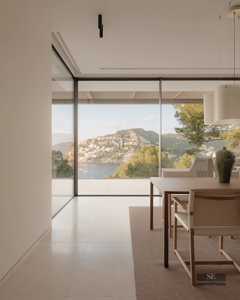 Spacious terrace with infinity pool and panoramic views. Modern design with elegant furniture and touches of greenery.