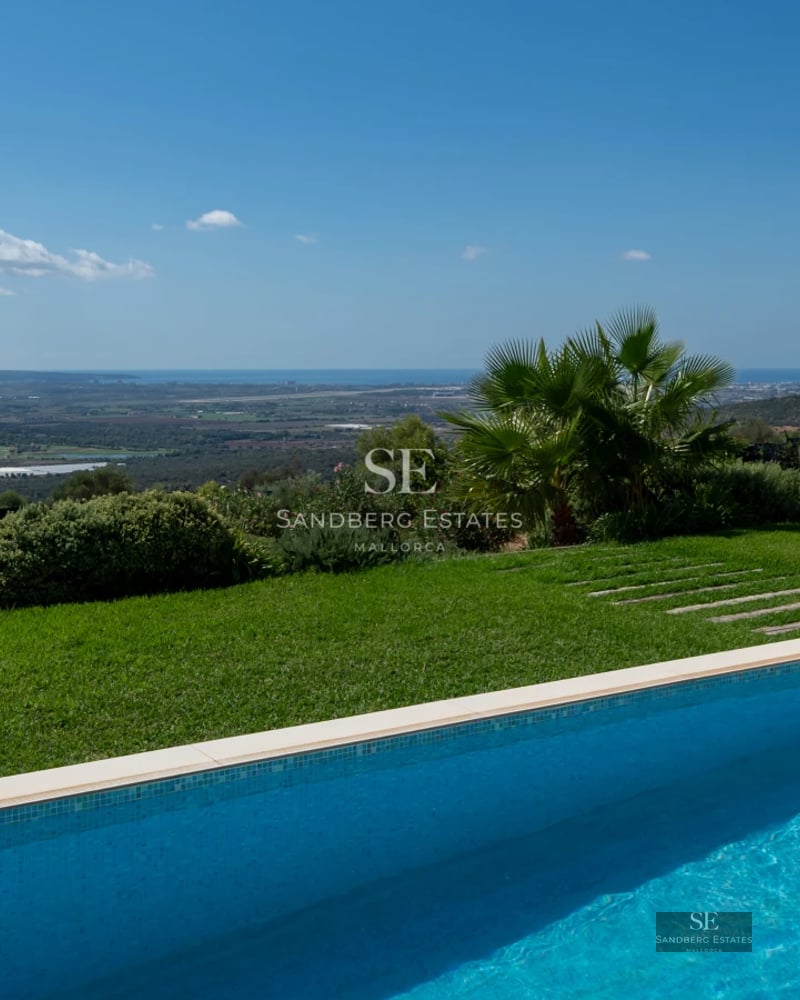 Infinity pool view. Modern design. Expansive terraces, landscaping. Elegant minimalism, natural light. Investment.