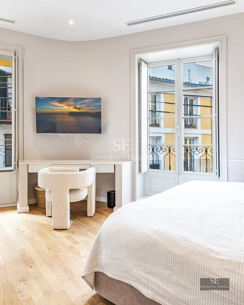 Spacious balcony with panoramic sea views. Modern and elegant furniture. Glass railing.