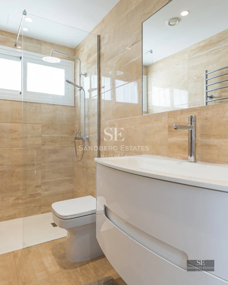 Modern penthouse with glazed balcony, light wood flooring and sea view. Minimalist design, plenty of natural light.