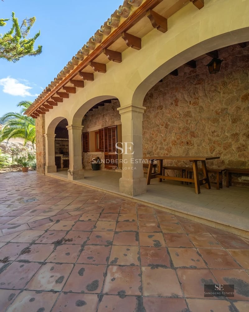 Exterior view of a modern villa with a pool, lush garden, and minimalist architectural design. Natural lighting and high-end finishes.