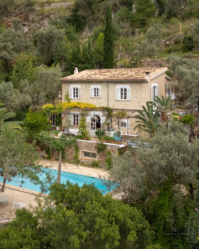 Spacious living room featuring floor-to-ceiling windows, designer sofas, stylish rug, and panoramic sea views. Abundant natural light.