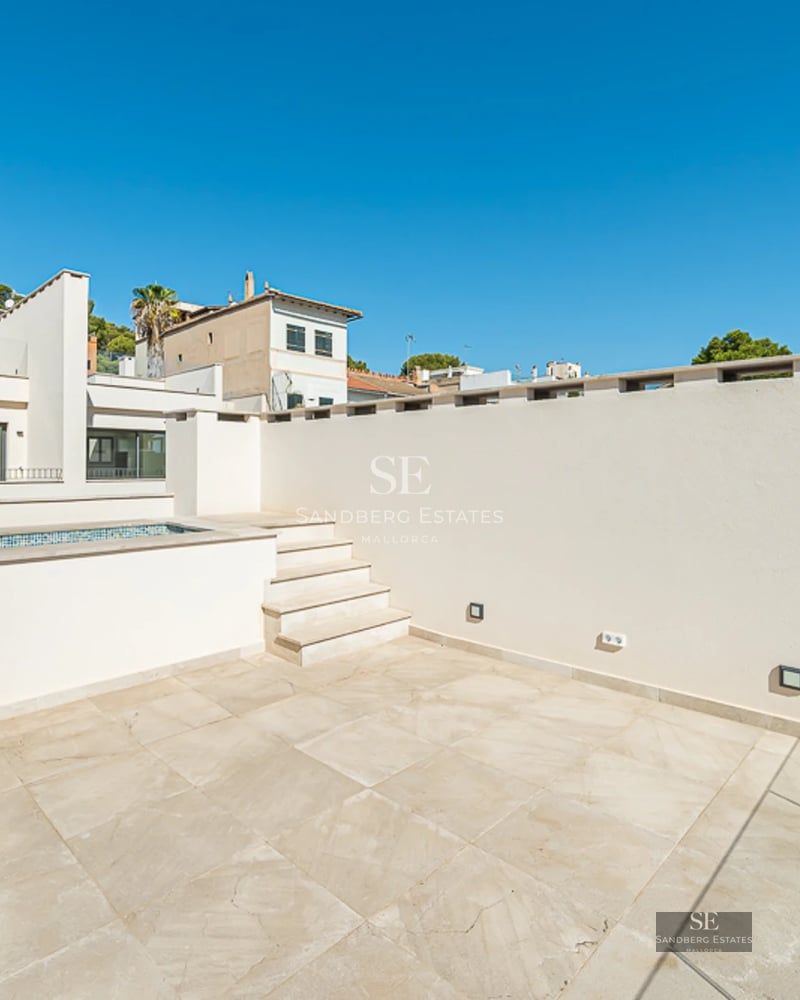 Panoramic view of a luxurious villa with infinity pool, sun loungers, and lush garden. Modern design with large windows.