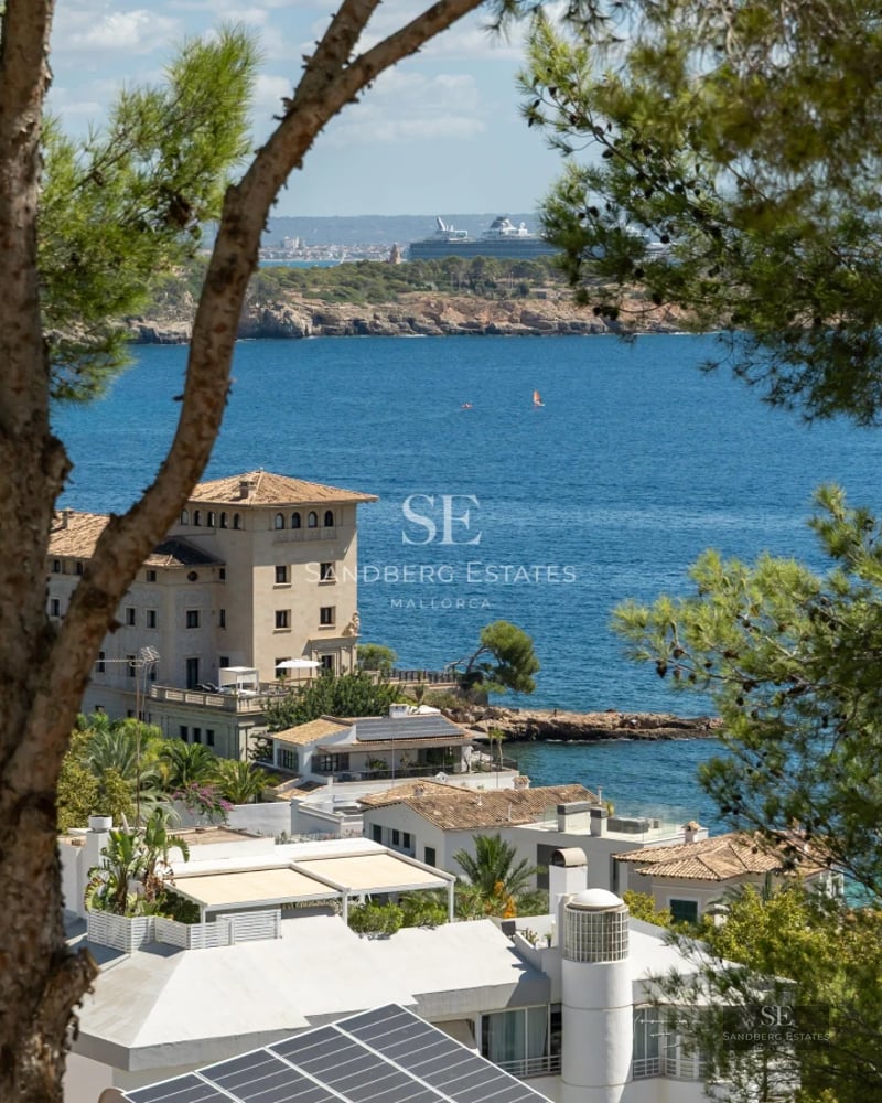 Exterior view of modern villa with infinity pool, expansive terraces, and lush gardens. Sleek and minimalist architectural design.