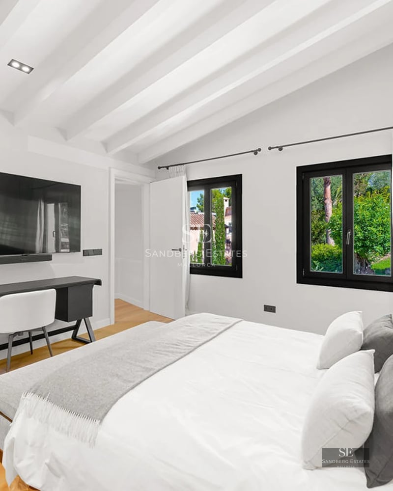 Exterior view of a modern villa with infinity pool. Minimalist architecture, large windows, lush garden.