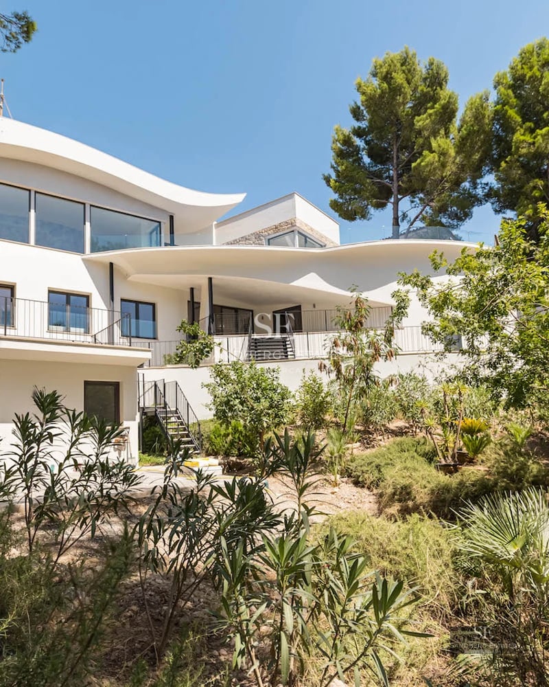 Spacious terrace with infinity pool, panoramic views, modern furniture, and lush greenery. Ideal for relaxation.