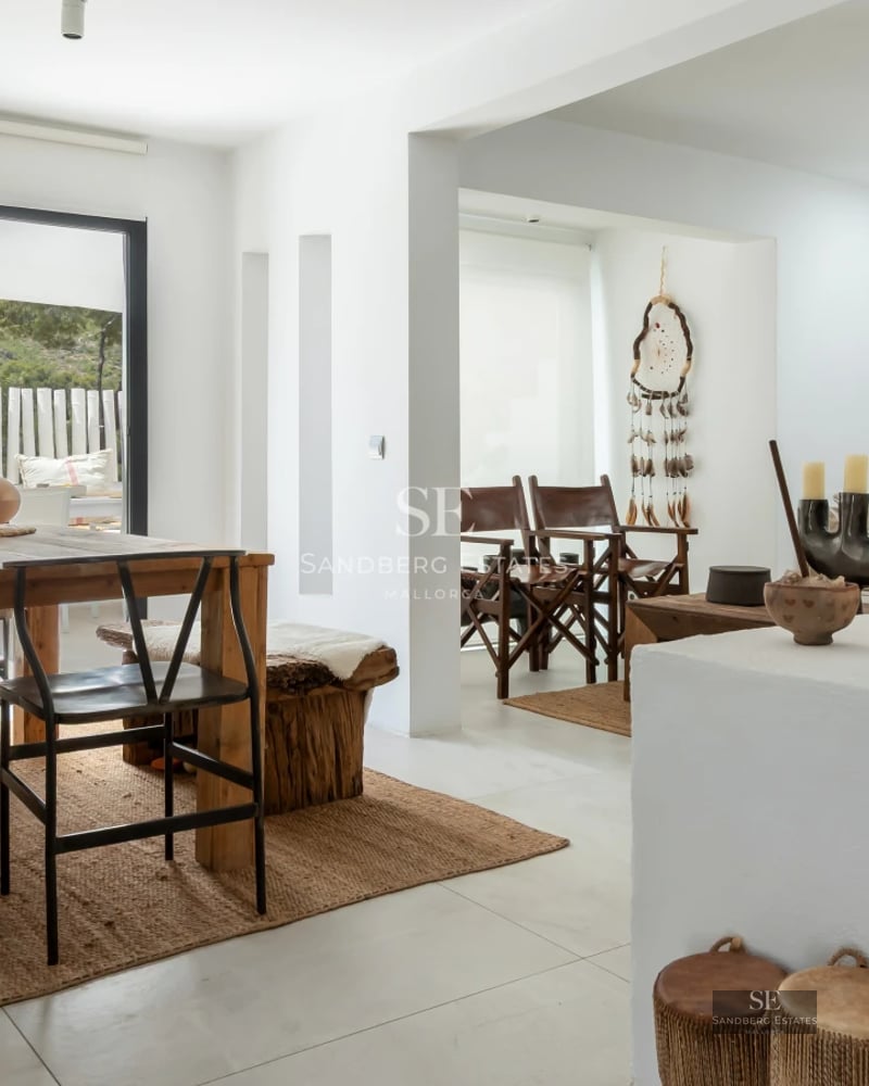 View of infinity pool with luxurious modern villa. Minimalist architecture, large windows, lush garden, and contemporary design.