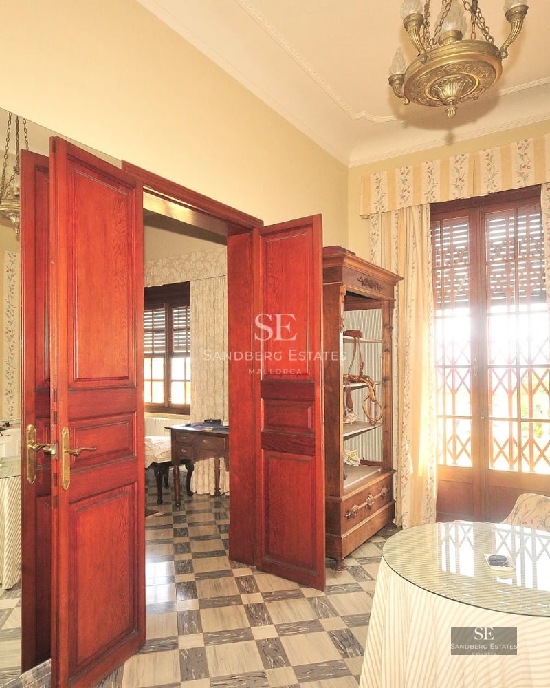 Exterior view of a modern villa featuring an infinity pool, lush garden, and elegant architectural design. Natural lighting.