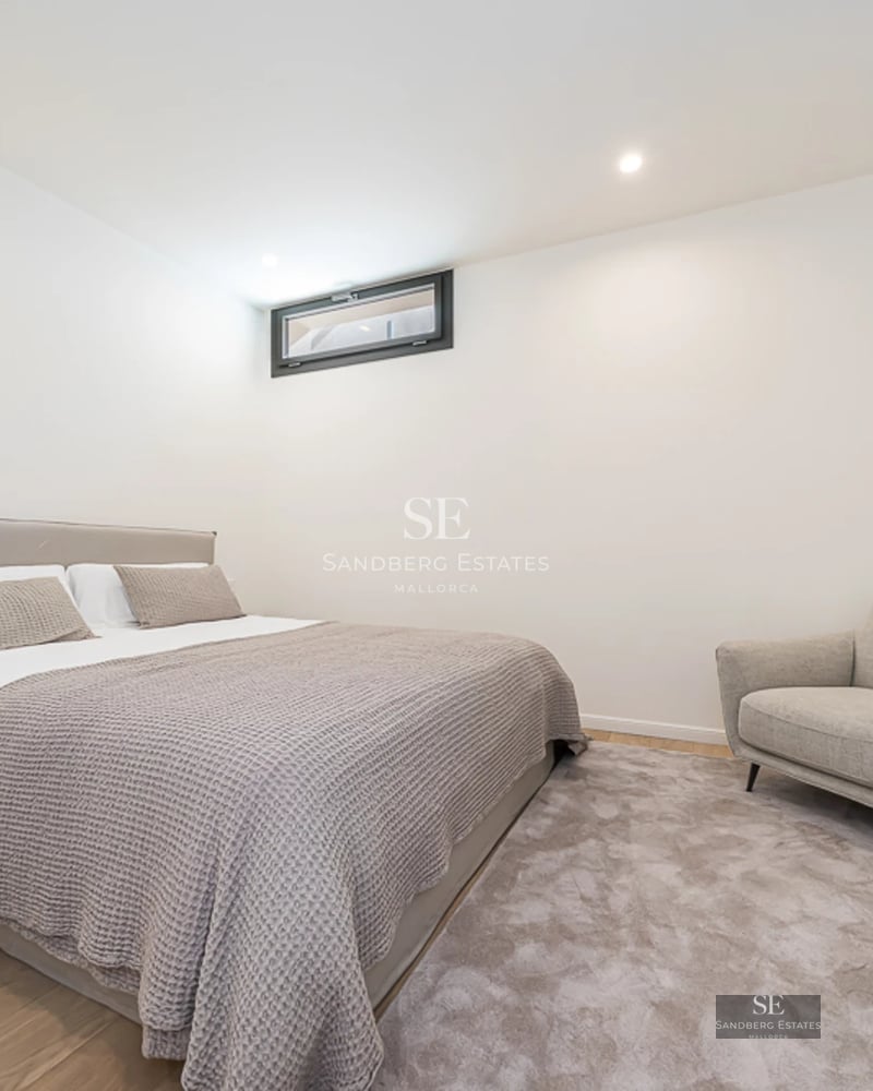 Spacious terrace featuring an infinity pool and sea views. Modern architecture with elegant furniture and lush vegetation.