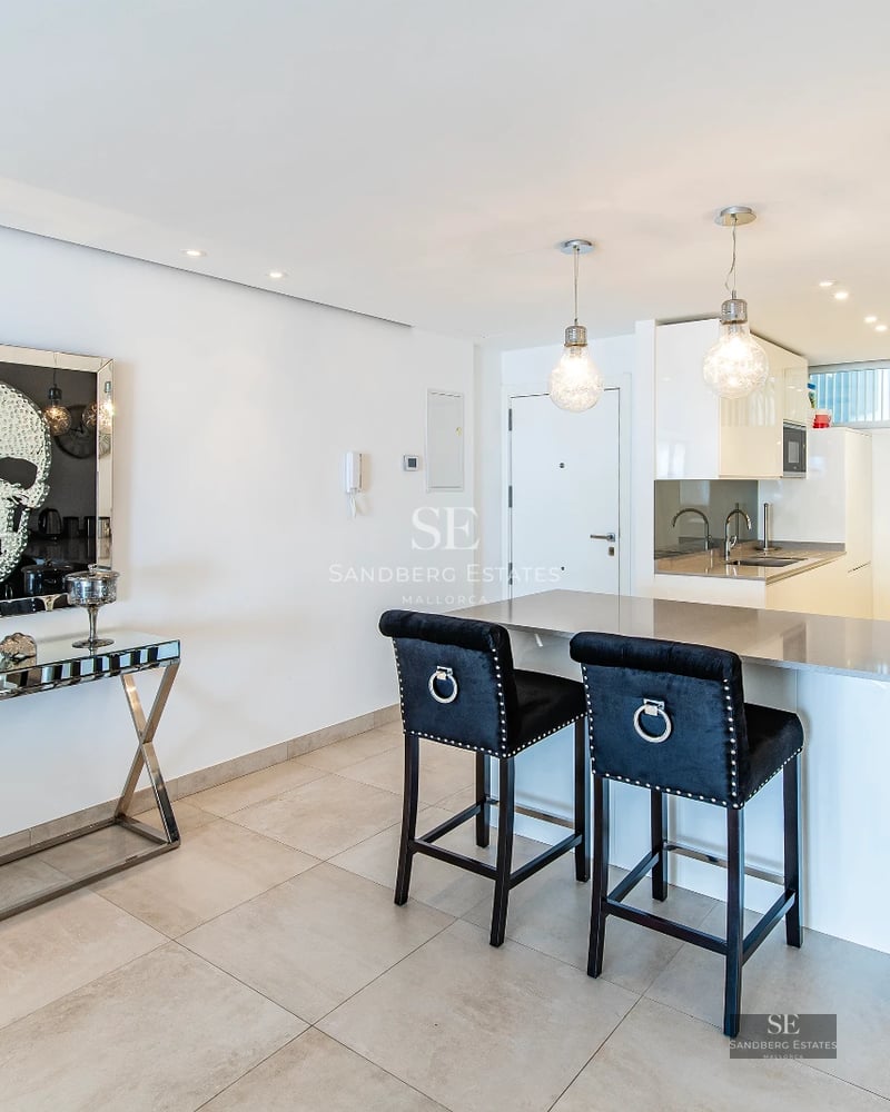 Spacious, bright living room with balcony access and panoramic sea views. Modern design with high-quality finishes.