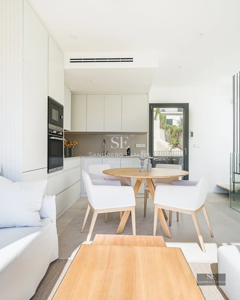 Exterior view of a modern villa with an infinity pool, landscaped garden, and contemporary architecture. Ideal for investment.