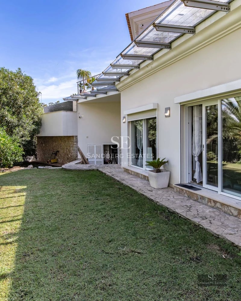 Pool view with sun deck and modern furniture. Minimalist facade with large windows reflecting sunlight.