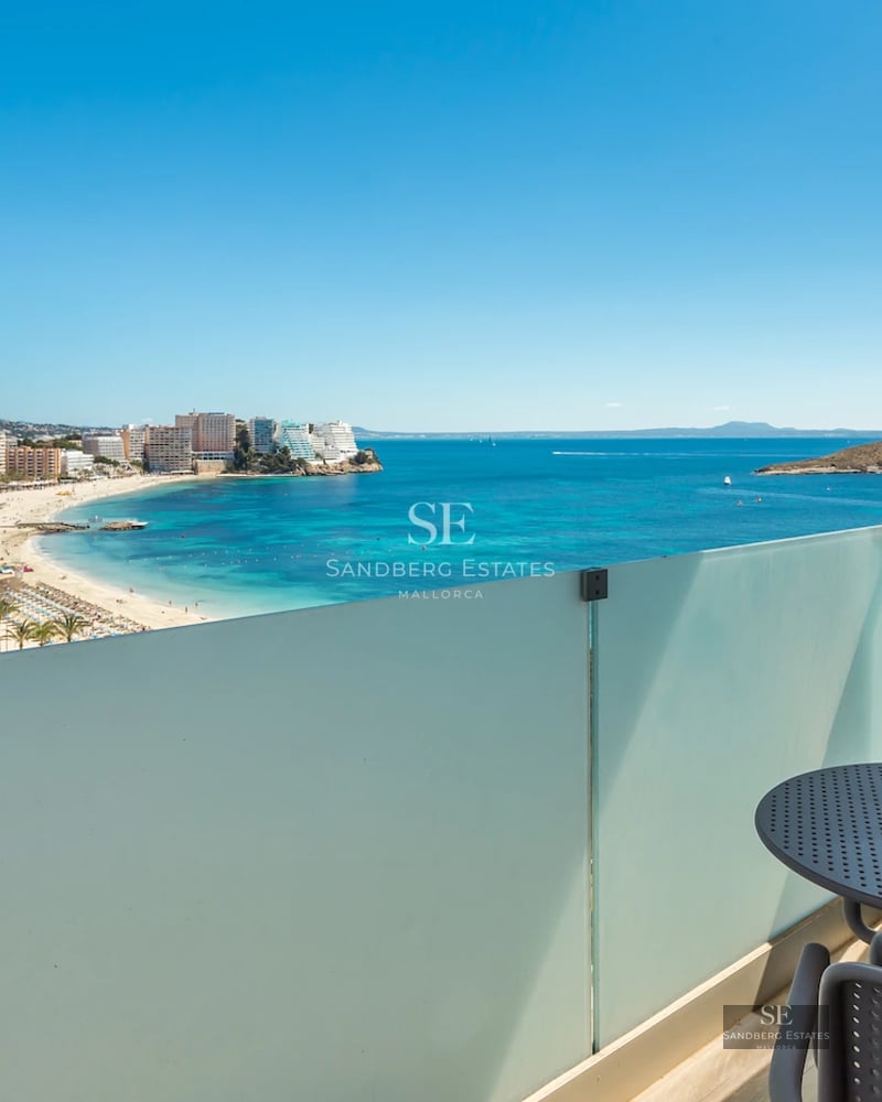 Exterior view of a modern villa with an infinity pool, expansive terraces, and lush garden. Contemporary architecture and meticulous landscape design.