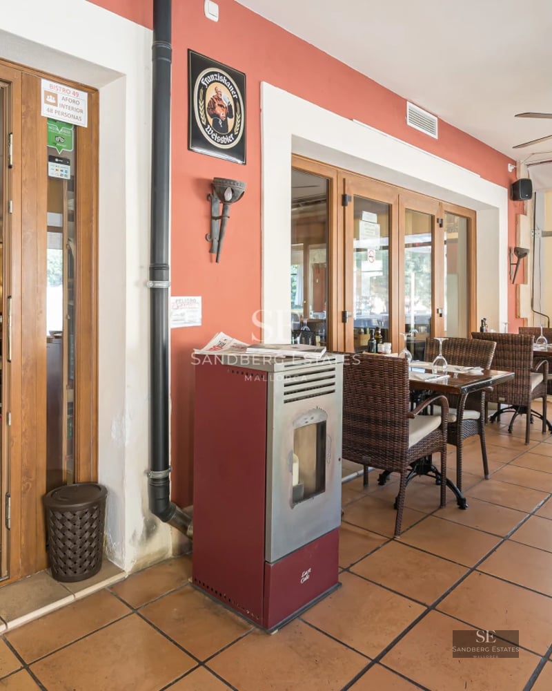 Aerial view of a modern villa with a reflective pool, surrounded by lush gardens. Minimalist architecture with large windows.