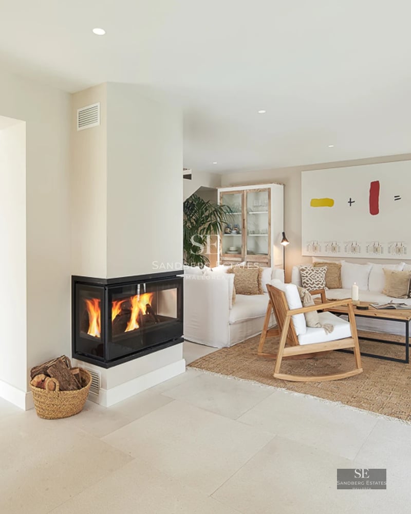 Spacious terrace with pool, sun loungers and landscaped garden. Unobstructed views and modern design. Ideal for outdoor relaxation.