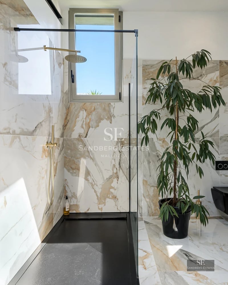 Exterior view of a modern villa featuring an infinity pool, lush garden, and minimalist architecture. Contemporary design and high-quality materials.