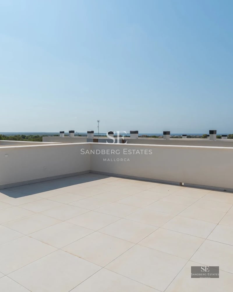 View of a luxurious villa with infinity pool, surrounded by greenery. Modern architecture, large windows, and elegant design.