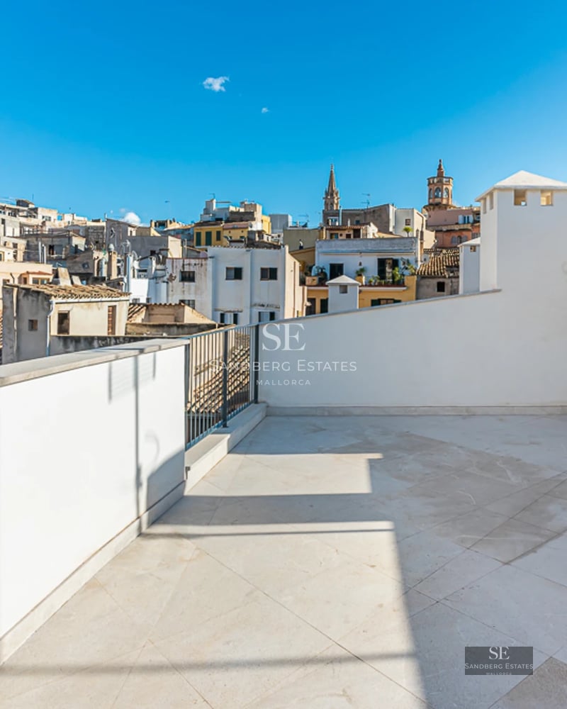 Exterior of modern villa with shimmering pool, lush garden and minimalist architecture. Natural lighting and design details.