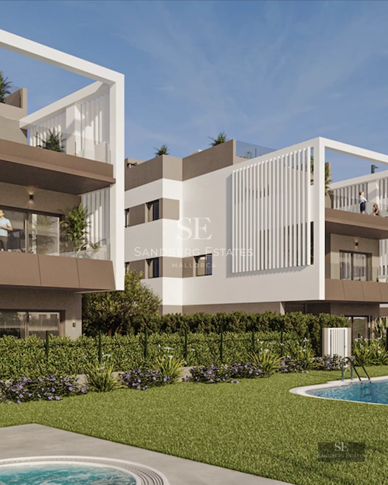 Spacious, bright living room with large windows, private pool and direct access to the garden. Modern design and high-quality finishes.