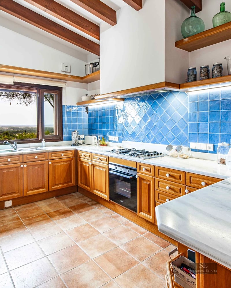 View of an elegant villa featuring a pool, lush garden, and modern design. Minimalist architecture with large windows and natural light.