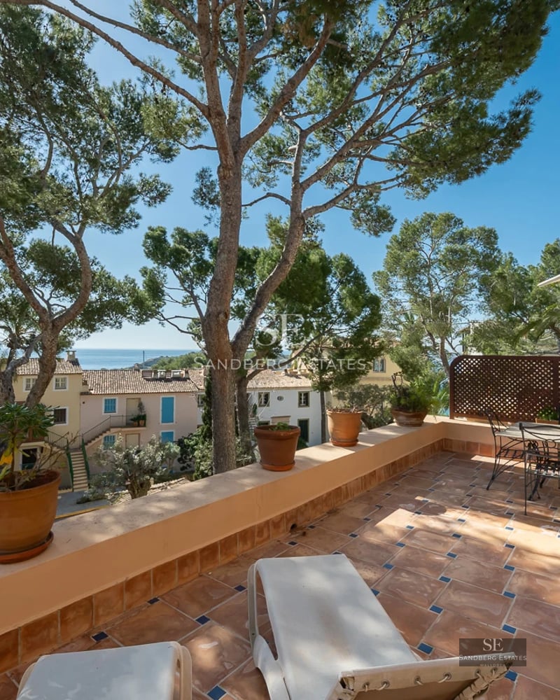 Exterior of modern villa with pool, large garden, and minimalist design. Soft lighting and elegant architecture.