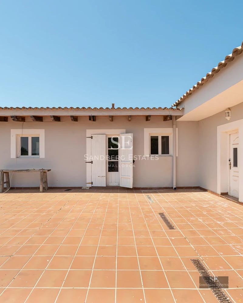 Exterior view of a luxurious villa with an infinity pool and spacious terraces overlooking the sea. Modern and elegant architecture.