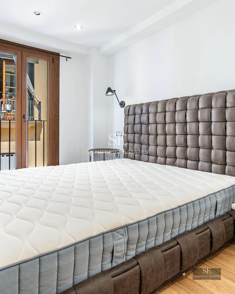 Panoramic view of a modern pool with loungers, umbrellas, and lush tropical greenery. Elegant exterior design.