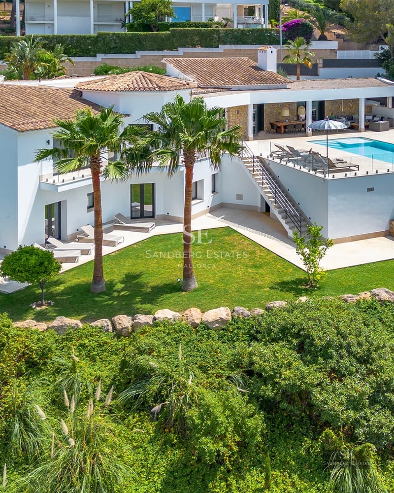 Exterior view of a modern house with a pool. Minimalist design, large windows and manicured landscaping. Luxury and comfort.
