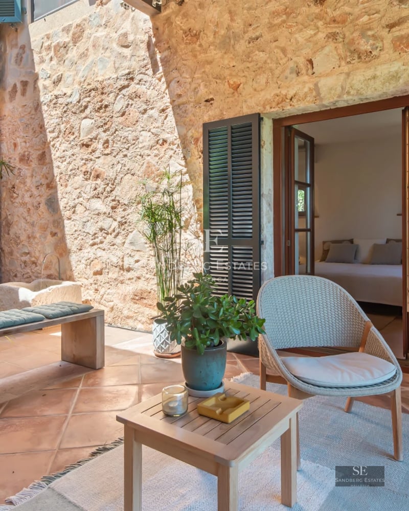 Spacious living room with large windows, sea view, modern furniture, light wood floors and minimalist decoration.