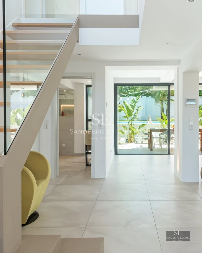 Exterior view of a modern villa with infinity pool, expansive terraces and minimalist architectural design. Lush garden.