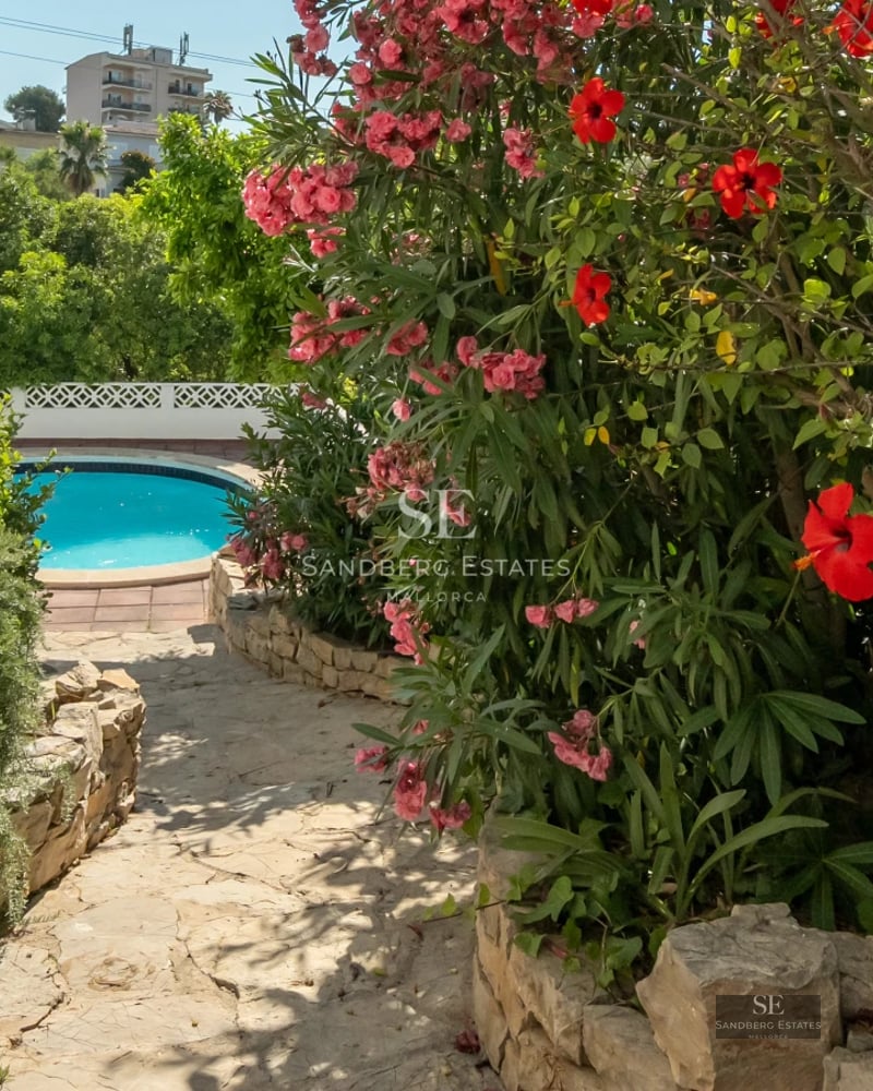 Spacious balcony with sea view. Modern design with glass railing and wooden floor. Ideal for relaxing and enjoying the scenery.