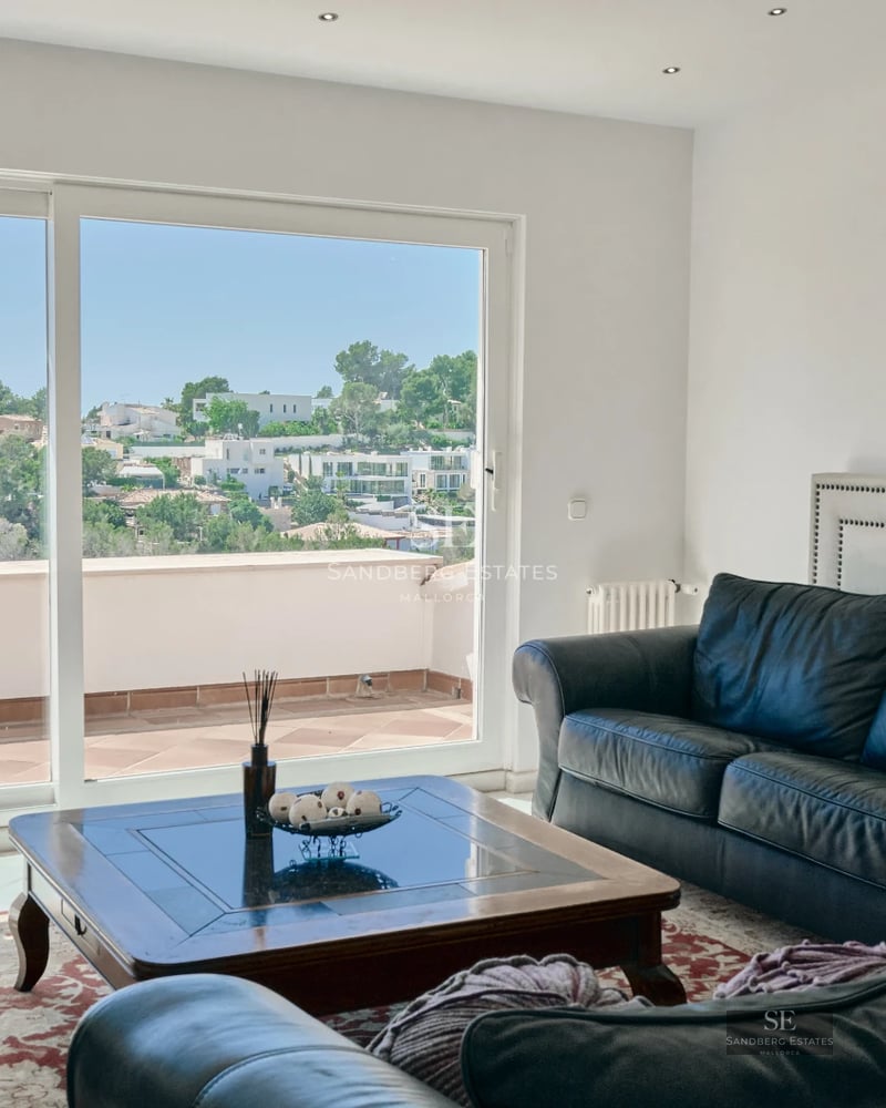 Spacious balcony with panoramic sea views. Modern and elegant furniture. Wood flooring. Glass balustrade.