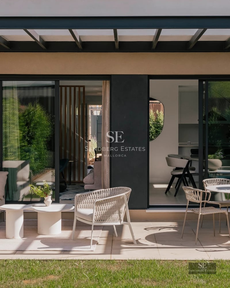 Exterior view of modern villa with infinity pool, large windows, and lush garden. Minimalist architecture and elegant design.