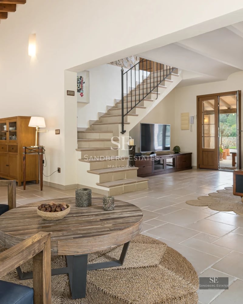Exterior view of a modern villa featuring an infinity pool. Showcases minimalist design, large windows, and landscaped grounds.