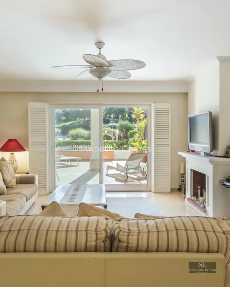 Modern terrace with an infinity pool and panoramic sea views. Elegant furniture and minimalist design.