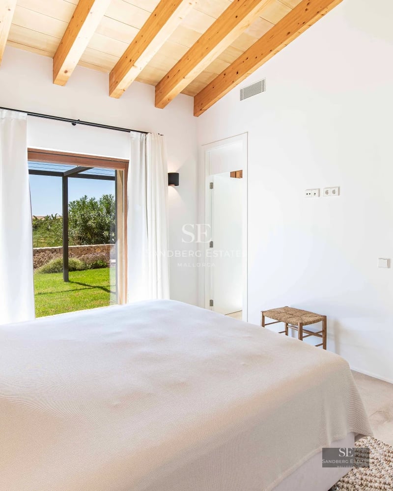 Bright living room with large windows, modern furniture, and panoramic sea views. Elegant and comfortable design.