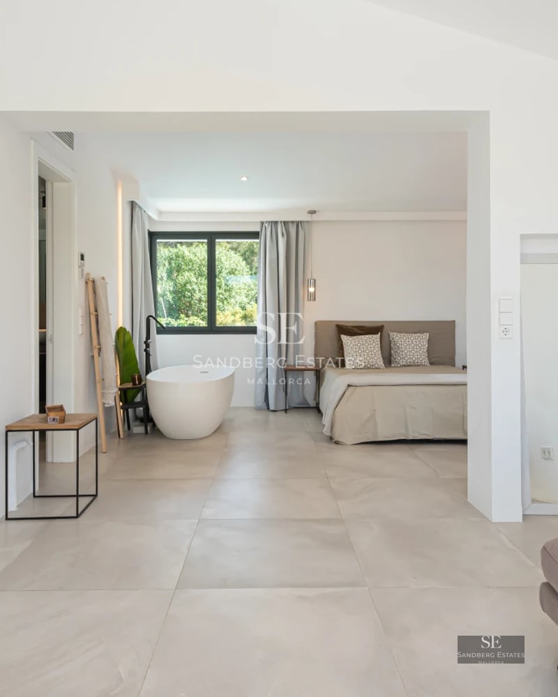 View of infinity pool surrounded by green garden and modern design. Minimalist architecture with large windows.